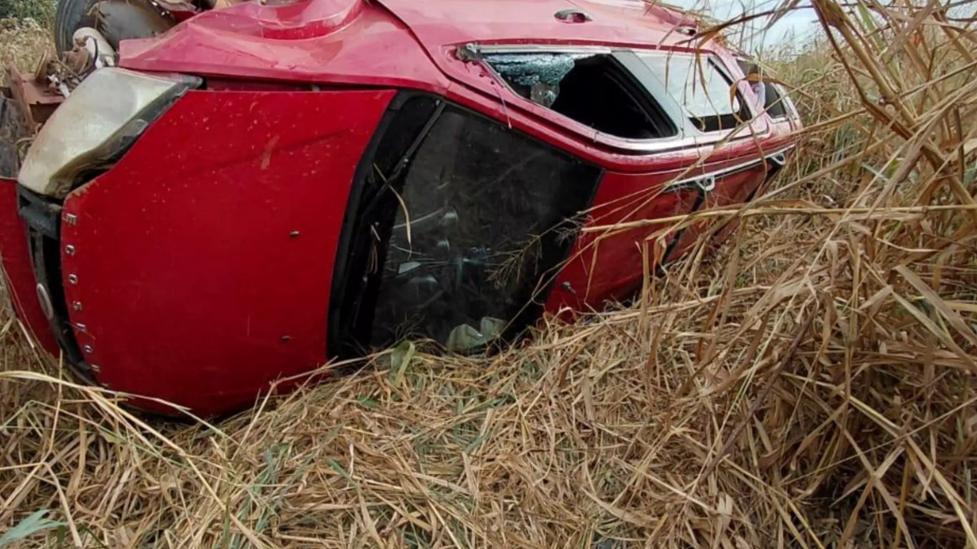 Motorista perde controle, capota carro e morre na MS-419 em Aquidauana