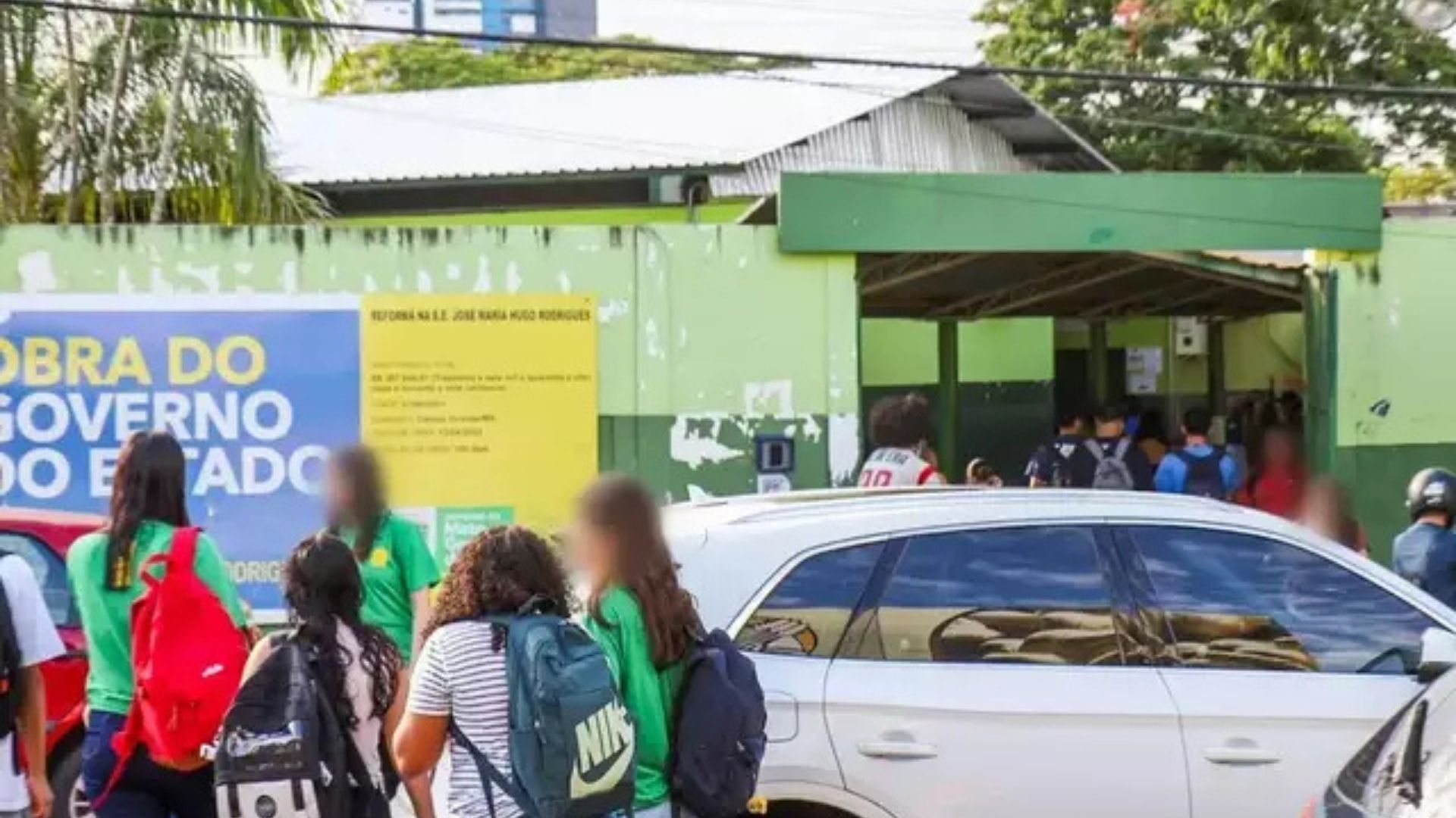 Pol&iacute;cia apreende c&acirc;mera instalada em banheiro feminino de escola Estadual 