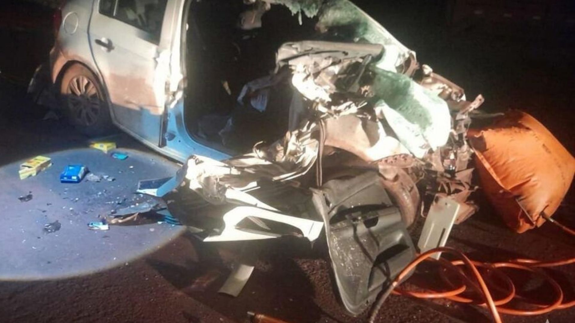 Acidente entre carro e carreta deixa tr&ecirc;s mortos e dois feridos na BR-262, em Corumb&aacute;  