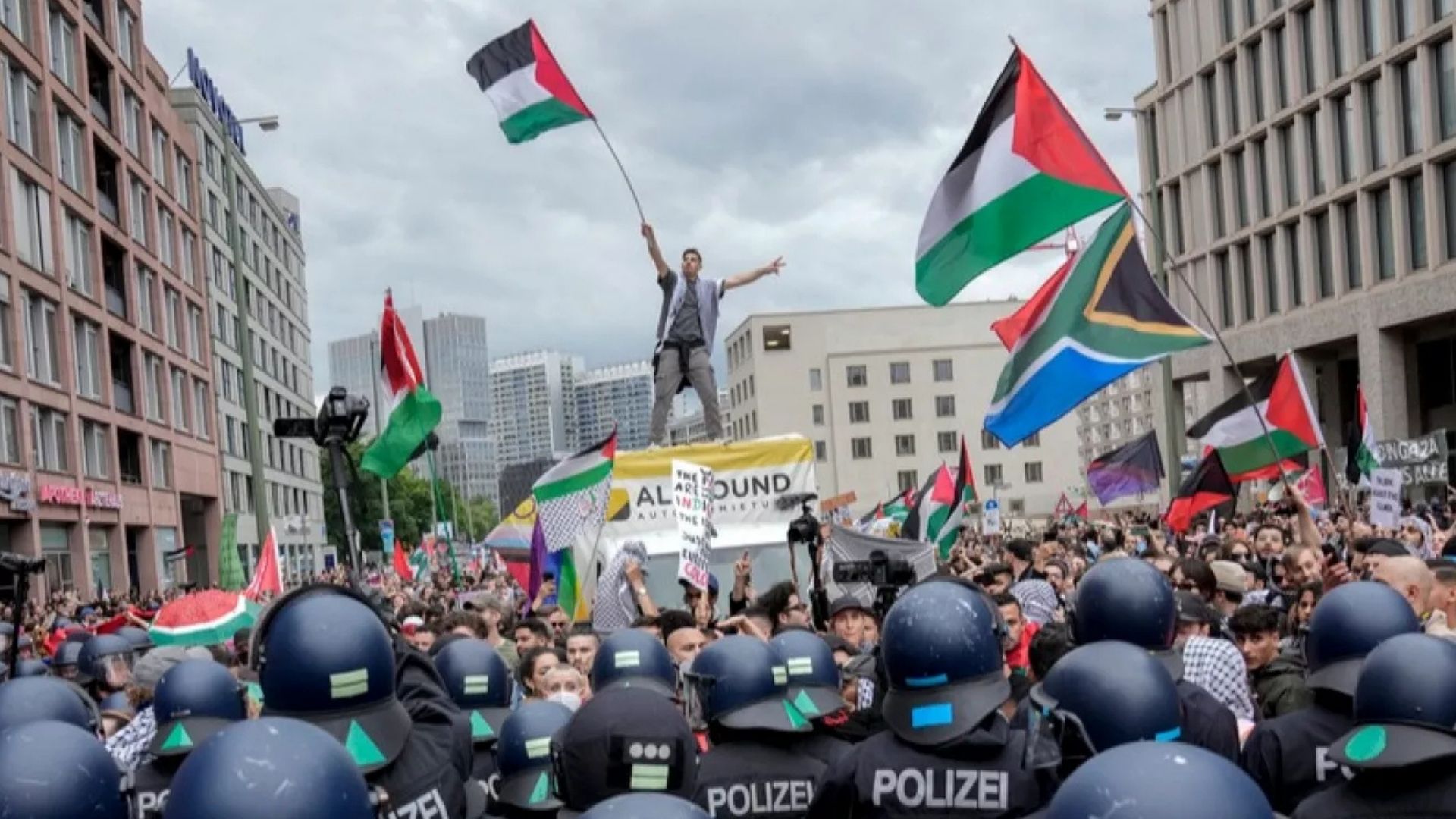 Ataque em marcha LGBTI+ foi "atentado terrorista isl&acirc;mico", ministro alem&atilde;o. C&uacute;mplice iraniano detido