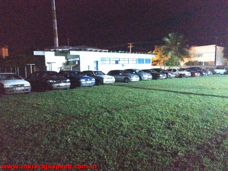 Os doze veículos apreendidos pela Polícia Militar com produtos frutos de descaminho. / Foto: Maracaju Speed /  