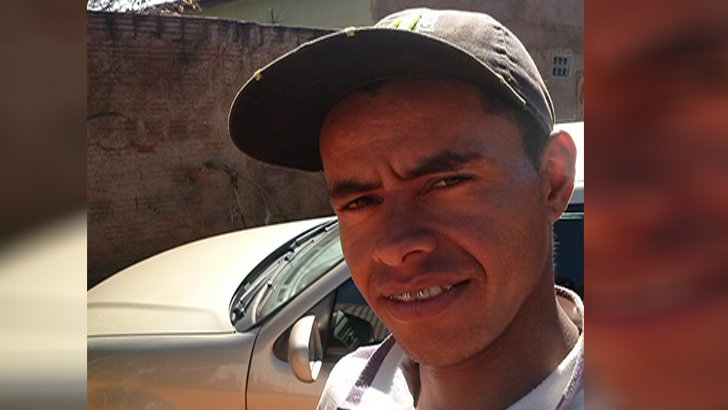 Alex Martins Teixeira de 29 anos morreu após ser socorrido pela polícia (Foto: Reprodução/ Arquivo Pessoal ) /  