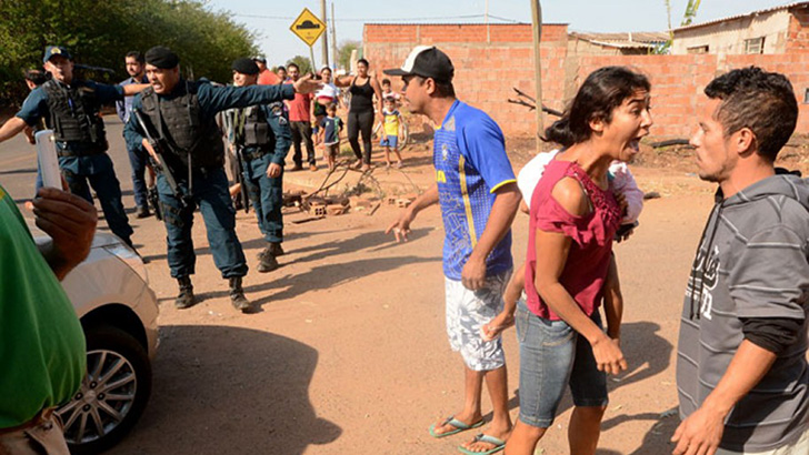 Moradores montaram barreira e teve princípio de confusão no local - Foto: Bruno Henrique / Correio do Estado /  