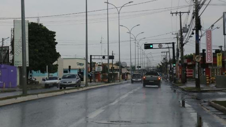 Chuva na manhã deste domingo, dia 20. Registro é da Avenida Júlio de Castilho. (Foto: Marcos Ermínio). /  