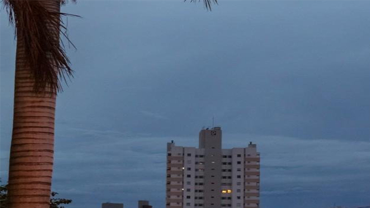 Céu nublado em Campo Grande (Foto: Henrique Kawaminami) / Bruna Pasche 